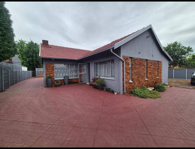 3 BEDROOM HOUSE FOR SALE IN MAYBERRY PARK